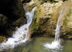 Водопад мертвой и живой воды